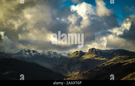 Langdale Pikes de Loughrigg est tombé dans le Lake District Banque D'Images