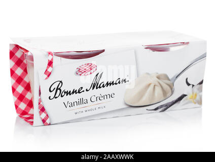 Londres, Royaume-Uni - 17 NOVEMBRE 2019 : Pack de bonne maman crème dessert vanille sur blanc. Banque D'Images