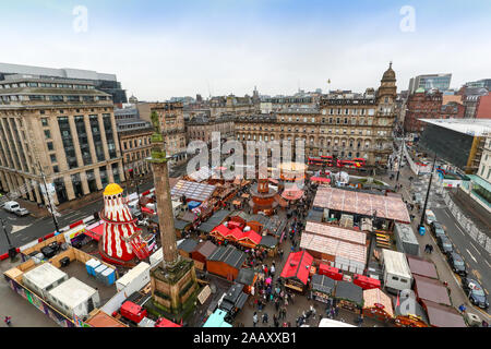 Glasgow, Royaume-Uni. 24 Nov, 2019. 24 novembre 2019, Glasgow, Royaume-Uni. Dans le cadre de célébrations festives de Glasgow, le marché de Noël officiellement ouvert ses portes dans le quartier de George Square avec une fête foraine, des boutiques de cadeaux et chalets la vente d'un choix de plats internationaux. George Square est traditionnellement le centre de la ville, les célébrations et tous les coins sont préparés pour les milliers de touristes qui vont visiter la ville et les marchés. Credit : Findlay/Alamy Live News Banque D'Images