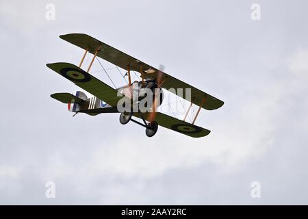 Sopwith Camel 1918 airborne à Shuttleworth Airshow en soirée le 18 mai 2019 Banque D'Images