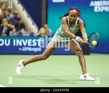 La joueuse de tennis américaine Cori Gauff(USA) jouant sauvé, tourné pendant le tournoi de tennis de l'US Open 2019, New York City, New York State, USA Banque D'Images