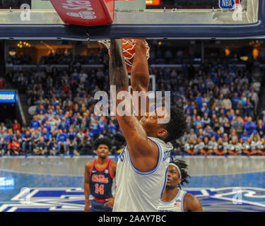 23 novembre 2019 : Memphis avant, D.J. Jeffries (0), obtient le slam, au cours de la jeu de basket-ball de NCAA entre l' Ole Miss rebelles et les Memphis Tigers au FedEx Forum de Memphis, TN. Kevin Langley/Sports médias du Sud/CSM Banque D'Images