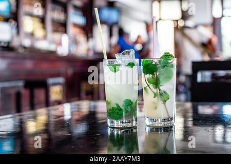Mojito cocktail dans un bar à Cuba / La Havane Banque D'Images