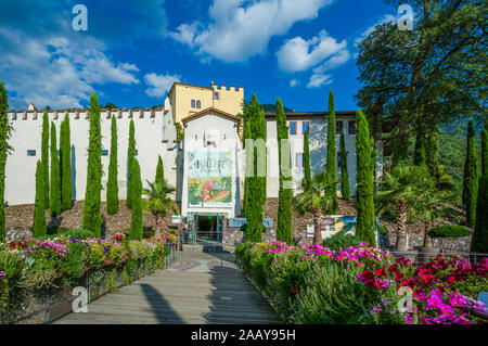 Château de Trauttmansdorff botanique. La place d'entrée des célèbres jardins de Meran, Trentin-Haut-Adige, Italie du nord, l'Europe, Banque D'Images