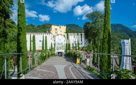 Château de Trauttmansdorff botanique. La place d'entrée des célèbres jardins de Meran, Trentin-Haut-Adige, Italie du nord, l'Europe, Banque D'Images