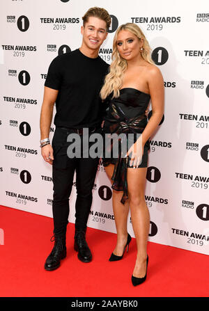 AJ Pritchard et le Safran Barker participant à la BBC Radio 1 Teen Awards 2019 tenue au Centre de Télévision, Londres. Banque D'Images