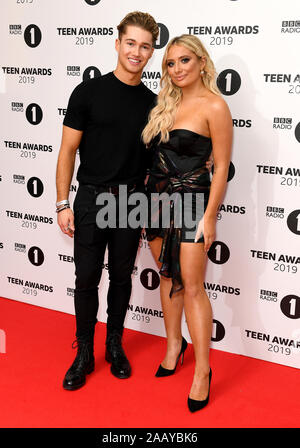 AJ Pritchard et le Safran Barker participant à la BBC Radio 1 Teen Awards 2019 tenue au Centre de Télévision, Londres. Banque D'Images