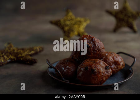 Dutch oliebollen ou dougnut balls pour Nouvel An Banque D'Images