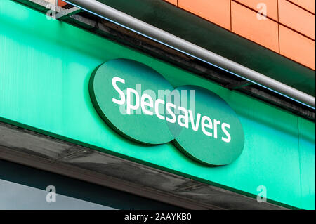 Opticiens Specsavers store front sign Banque D'Images