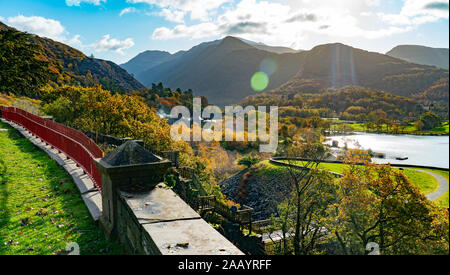 National Slate Museum of Wales, Llanberis, Gwynedd, au nord du Pays de Galles, avec le Mont Snowdon au loin. Prise en novembre 2019. Banque D'Images