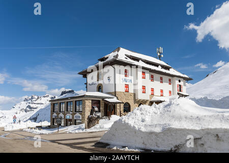 Villa Mazzella, Passo Pordoi (Pordoi Pass), Dolomites, Italie Banque D'Images