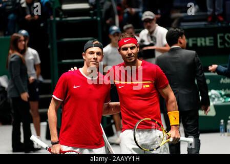 Caja Magica, Madrid, Espagne. 24 novembre, 2019. Coupe Davis : Tennis Canada Madrid contre l'Espagne finales - Denis Shapovalov (CAN) contre Rafael Nadal (ESP). Caja Magica, Madrid, Espagne. Credit : EnriquePSans/Alamy Live News Banque D'Images