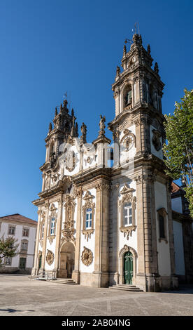 Sanctuaire de Nossa Senhora dos Remedios en haut de l'escalier baroque au-dessus au Portugal Lamego Banque D'Images