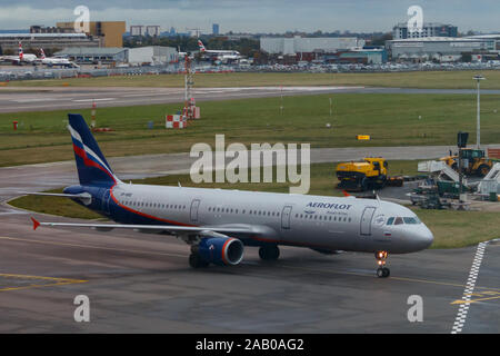 Londres, Angleterre - Circa 2019 : Aeroflot Russian Airlines Airbus A321 VP-BOE à l'aéroport Heathrow de Londres Banque D'Images