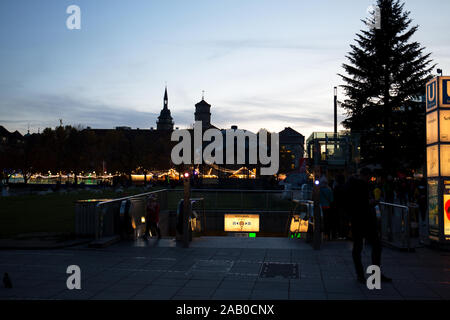 La ville de Stuttgart dans le Bade-Wurtemberg en Allemagne à la fin de l'après-midi en novembre Banque D'Images