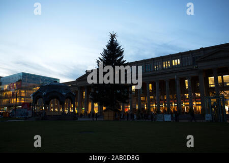 La ville de Stuttgart dans le Bade-Wurtemberg en Allemagne à la fin de l'après-midi en novembre Banque D'Images