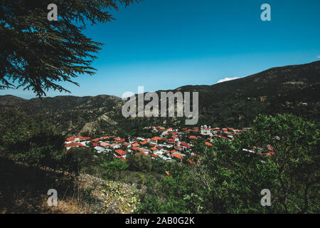 Vue panoramique proche de Kato Lefkara - est le plus célèbre village de la montagnes Troodos. Le district de Limassol, Chypre, Mer Méditerranée. Terre de montagne Banque D'Images