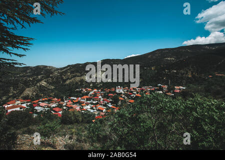 Vue panoramique proche de Kato Lefkara - est le plus célèbre village de la montagnes Troodos. Le district de Limassol, Chypre, Mer Méditerranée. Terre de montagne Banque D'Images