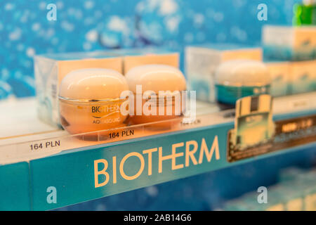 Biotherm cosmétiques sur le shop pour la vente. Biotherm est soins de la peau de luxe français société appartenant à L'Oréal dans le cadre de la division des produits de luxe Banque D'Images