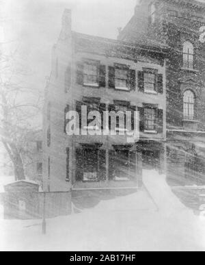 New York City house dans le blizzard de 1888 Banque D'Images