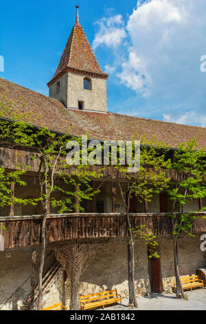 La Suisse, Canton de Fribourg, Gruyères château, construit en 1270-82, cour, galeries en bois Banque D'Images