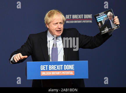 Telford. 24 Nov, 2019. Le Premier ministre britannique Boris Johnson prononce un discours à l'occasion du lancement du programme électoral du parti conservateur à Londres, Angleterre le 24 novembre 2019. Le Premier ministre britannique, Boris Johnson a lancé le programme électoral du parti conservateur Dimanche, promettant de mettre son 'Brexit' fait parler devant le Parlement avant l'ajournement de Noël. Source : Xinhua/Alamy Live News Banque D'Images