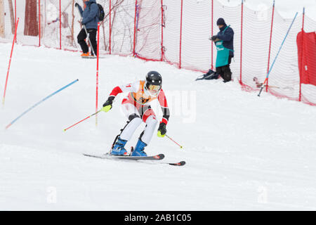 Québec,Canada. Sarah la concurrence à l'alimentation secteur de la Super Série Sports Experts Mesdames course de slalom qui s'est tenue à Val Saint-Côme Banque D'Images