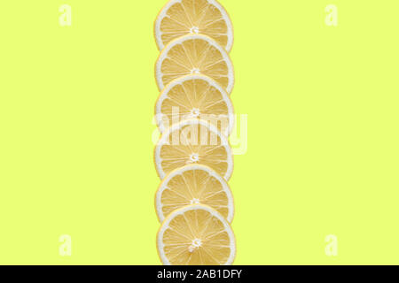 Motif fruits citron sur fond jaune Banque D'Images