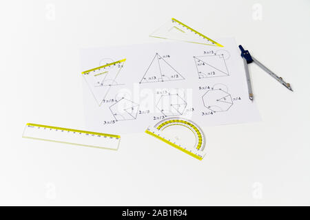 Outils de dessin avec boussole, les projets de construction. Banque D'Images