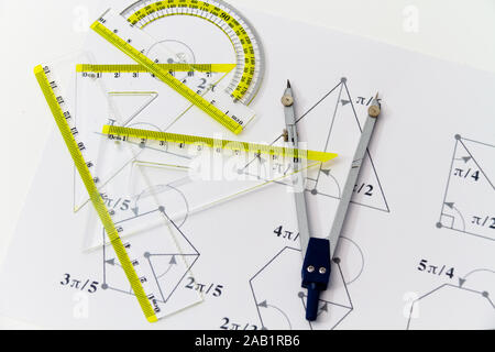 Outils de dessin avec boussole, les projets de construction. Banque D'Images