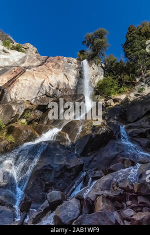 Grizzly Falls dans le Séquoia géant National Monument, Sequoia National Forest, Californie, USA Banque D'Images