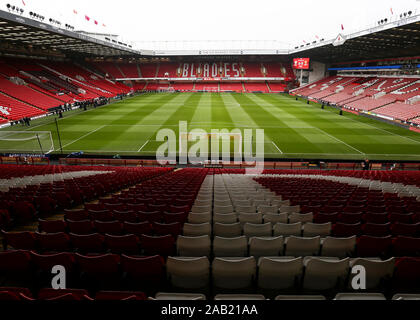 Bramall Lane, Sheffield, Yorkshire, UK. 24 Nov, 2019. Premier League anglaise de football, Sheffield United et Manchester United ; vue générale de Bramall Lane du Kop stand - strictement usage éditorial uniquement. Pas d'utilisation non autorisée avec l'audio, vidéo, données, listes de luminaire, club ou la Ligue de logos ou services 'live'. En ligne De-match utilisation limitée à 120 images, aucune émulation. Aucune utilisation de pari, de jeux ou d'un club ou la ligue/player Crédit : publications Plus Sport Action/Alamy Live News Banque D'Images