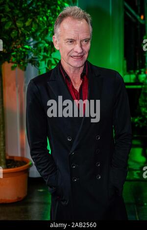 Berlin, Deutschland. 22 Nov, 2019. 22.11.2019, Sting (Gordon Matthew Thomas Sumner), qui ont reçu l'IMA pour le travail de sa vie dans la catégorie 'Hero', sur le tapis rouge à l'International Music Award 2019 (IMA) dans le Verti Music Hall à Berlin. Ce nouveau prix de musique allemand, lancé par Axel Springer Mediahouse et présenté par le ROLLING STONE, sera présentée pour la première fois en huit catégories à Berlin et sur la liste des invités il y a beaucoup de lois nationales et internationales haut. Utilisation dans le monde entier | Credit : dpa/Alamy Live News Banque D'Images