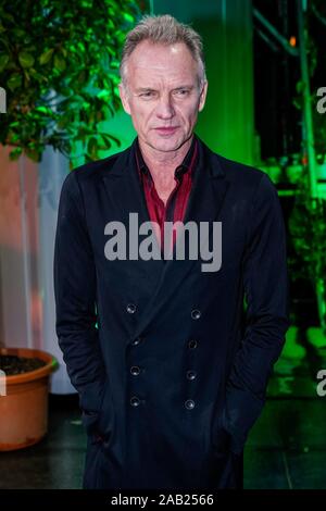 Berlin, Deutschland. 22 Nov, 2019. 22.11.2019, Sting (Gordon Matthew Thomas Sumner), qui ont reçu l'IMA pour le travail de sa vie dans la catégorie 'Hero', sur le tapis rouge à l'International Music Award 2019 (IMA) dans le Verti Music Hall à Berlin. Ce nouveau prix de musique allemand, lancé par Axel Springer Mediahouse et présenté par le ROLLING STONE, sera présentée pour la première fois en huit catégories à Berlin et sur la liste des invités il y a beaucoup de lois nationales et internationales haut. Utilisation dans le monde entier | Credit : dpa/Alamy Live News Banque D'Images