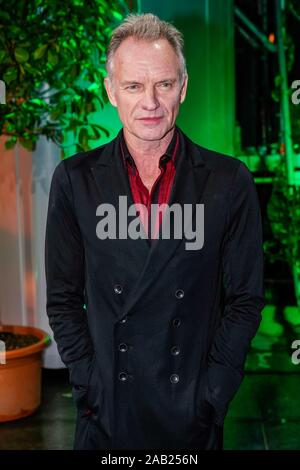 Berlin, Deutschland. 22 Nov, 2019. 22.11.2019, Sting (Gordon Matthew Thomas Sumner), qui ont reçu l'IMA pour le travail de sa vie dans la catégorie 'Hero', sur le tapis rouge à l'International Music Award 2019 (IMA) dans le Verti Music Hall à Berlin. Ce nouveau prix de musique allemand, lancé par Axel Springer Mediahouse et présenté par le ROLLING STONE, sera présentée pour la première fois en huit catégories à Berlin et sur la liste des invités il y a beaucoup de lois nationales et internationales haut. Utilisation dans le monde entier | Credit : dpa/Alamy Live News Banque D'Images