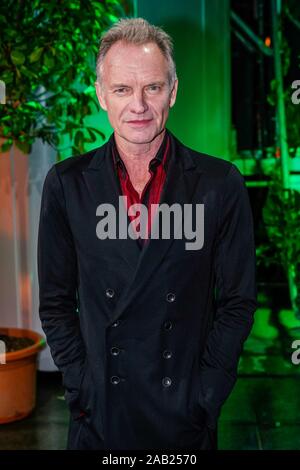 Berlin, Deutschland. 22 Nov, 2019. 22.11.2019, Sting (Gordon Matthew Thomas Sumner), qui ont reçu l'IMA pour le travail de sa vie dans la catégorie 'Hero', sur le tapis rouge à l'International Music Award 2019 (IMA) dans le Verti Music Hall à Berlin. Ce nouveau prix de musique allemand, lancé par Axel Springer Mediahouse et présenté par le ROLLING STONE, sera présentée pour la première fois en huit catégories à Berlin et sur la liste des invités il y a beaucoup de lois nationales et internationales haut. Utilisation dans le monde entier | Credit : dpa/Alamy Live News Banque D'Images