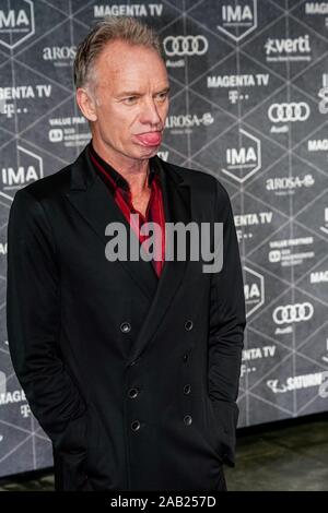 Berlin, Deutschland. 22 Nov, 2019. 22.11.2019, Sting (Gordon Matthew Thomas Sumner), qui ont reçu l'IMA pour le travail de sa vie dans la catégorie 'Hero', sur le tapis rouge à l'International Music Award 2019 (IMA) dans le Verti Music Hall à Berlin. Ce nouveau prix de musique allemand, lancé par Axel Springer Mediahouse et présenté par le ROLLING STONE, sera présentée pour la première fois en huit catégories à Berlin et sur la liste des invités il y a beaucoup de lois nationales et internationales haut. Utilisation dans le monde entier | Credit : dpa/Alamy Live News Banque D'Images