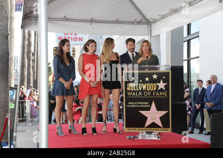 Harry Connick Jr. Cérémonie étoile sur le Hollywood Walk of Fame Le 24 octobre 2019 à Los Angeles, CA avec : Charlotte, Sarah, la Géorgie et Harry Connick Jr, Jill Goodacre Où : Los Angeles, California, United States Quand : 24 Oct 2019 Credit : Nicky Nelson/WENN.com Banque D'Images