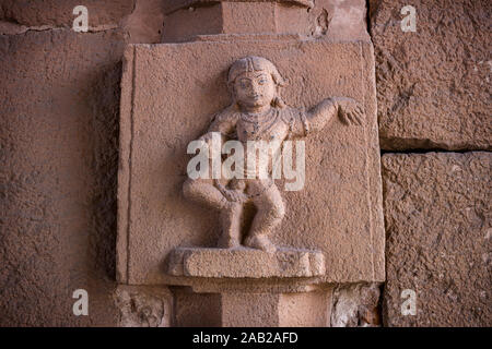 Bas-relief antique en pierre. Les ruines de temples anciens, près du village de Hampi. L'ensemble monumental de Hampi était le centre de l'Hindu Vijaya Banque D'Images