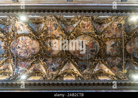 Deckenfresken im Innenraum der basilique San Giuseppe dei Teatini, Palermo, sicilia, Italie, Europa | fresques de la voûte sur la nef, la Basilique Banque D'Images