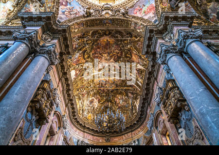 Deckenfresken im Innenraum der basilique San Giuseppe dei Teatini, Palermo, sicilia, Italie, Europa | fresques, la Basilique de San Giuseppe dei Teatini Banque D'Images