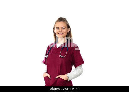 Jeune femme médecin en uniforme médical avec stetoscope isolé sur fond blanc Banque D'Images