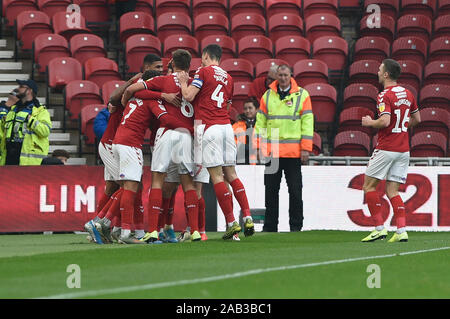 24 novembre 2019, Stade Riverside, Middlesbrough, Angleterre ; Sky Bet Championship, Middlesbrough v Hull City : Ashley Fletcher (11) de Middlesbrough célèbre avec ses coéquipiers après avoir marqué Crédit : Iam brûler/News Images Banque D'Images