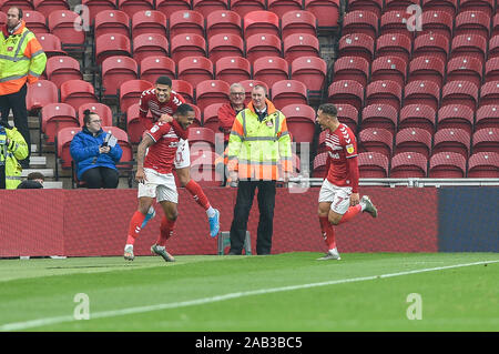 24 novembre 2019, Stade Riverside, Middlesbrough, Angleterre ; Sky Bet Championship, Middlesbrough v Hull City : Ashley Fletcher (11) de Middlesbrough célèbre avec ses coéquipiers après avoir marqué Crédit : Iam brûler/News Images Banque D'Images