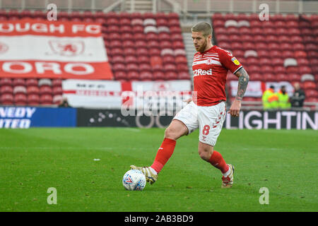 24 novembre 2019, Stade Riverside, Middlesbrough, Angleterre ; Sky Bet Championship, Middlesbrough v Hull City : Adam Clayton (8) de Middlesbrough en action Crédit : Iam brûler/News Images Banque D'Images