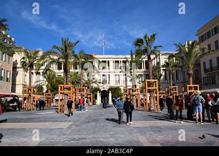 Place Pierre Gautier et marché à Nice, sud de la France Banque D'Images