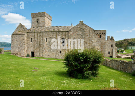 Inchcolm Abbey et tour. Situé sur l'île de Inchcolm dans le Firth of Forth, Ecosse Banque D'Images