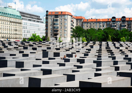 BERLIN, ALLEMAGNE - le 26 mai 2018 : une vue sur le Mémorial aux Juifs assassinés d'Europe, également connu sous le nom de Mémorial de l'Holocauste, à Berlin, Allemagne Banque D'Images