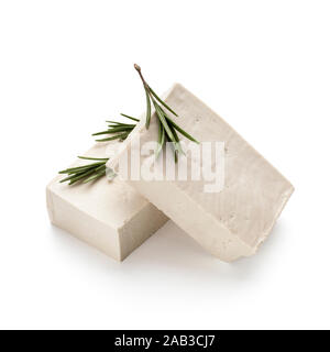 Blocs de tofu frais avec Rosemary Branch, isolated on white Banque D'Images