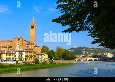 L'église Sant'Anastasia, Vérone, Italie Banque D'Images